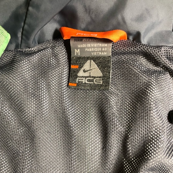 Vintage Nike ACG windbreaker - Picture 2 of 3